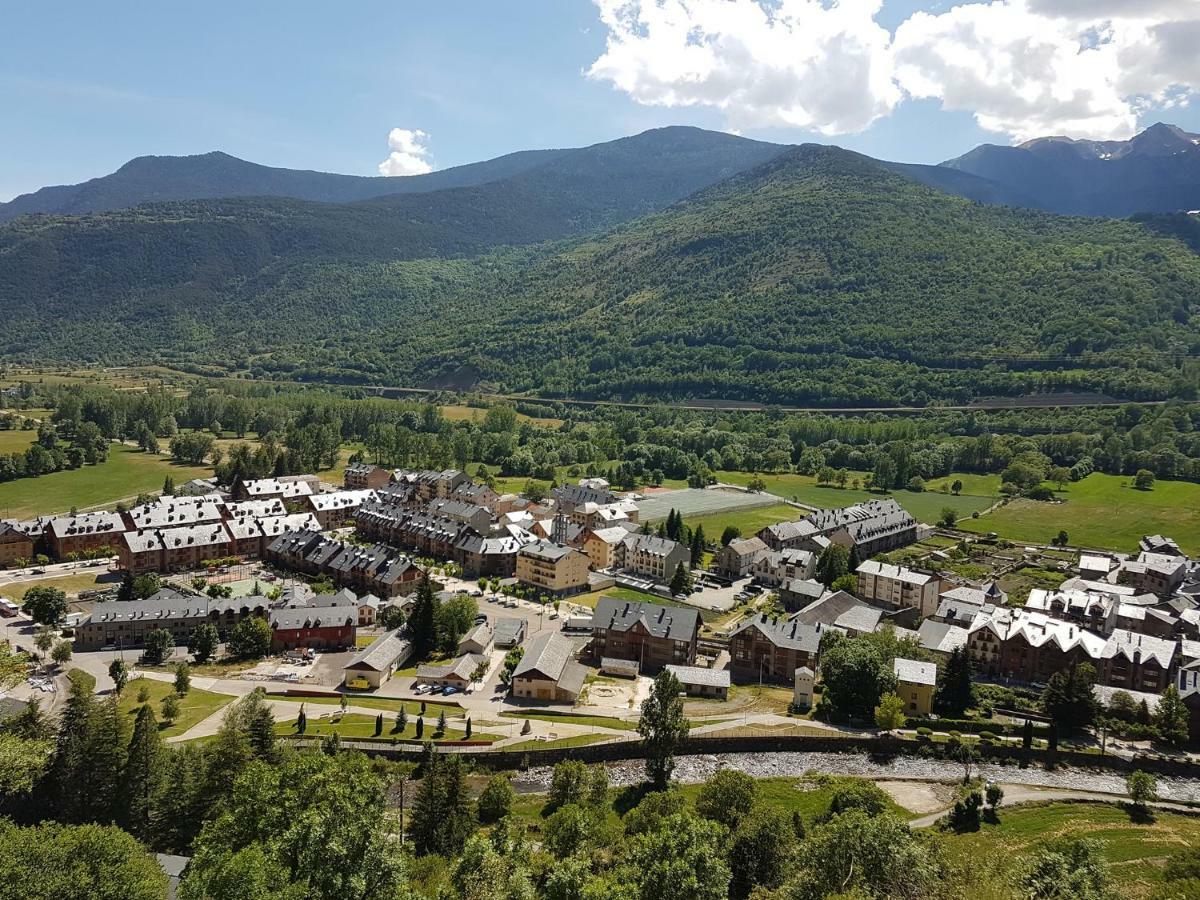 Family Duplex Esterri Apartamento